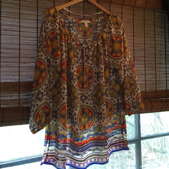 1x sheer tunic style patterned blouse