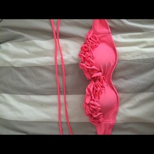 super cute bikini top barley used!👙🌞