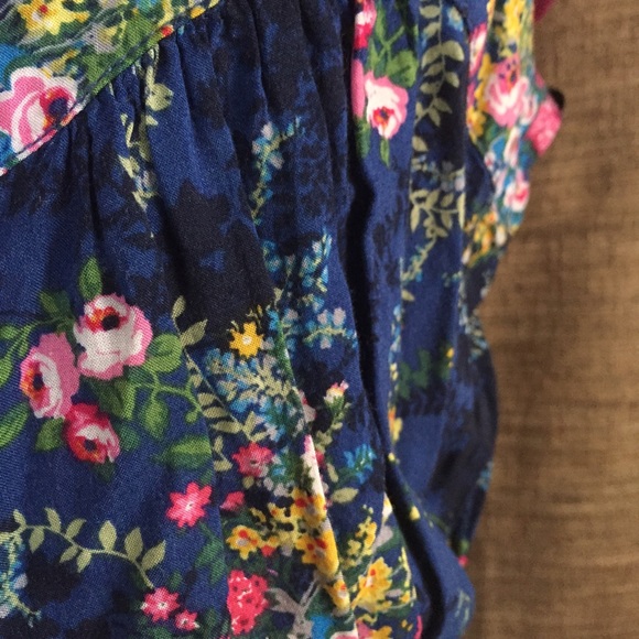 Floral top. - Picture 3 of 4