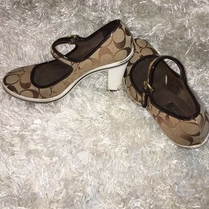 💥💥Brown and White Coach heels💥💥