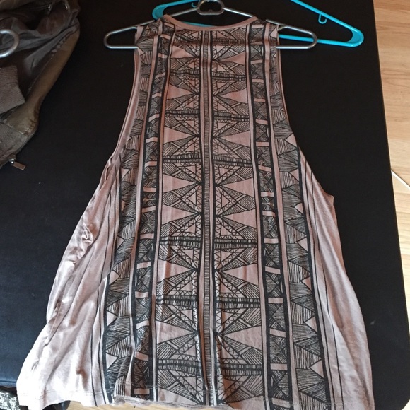 Flowy Aztec muscle tee - Picture 2 of 3