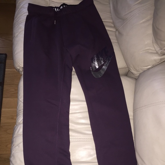 💙NOBLE PURPLE 💙 Nike Leg a See Metallic Sweats⭐️ - Picture 3 of 4