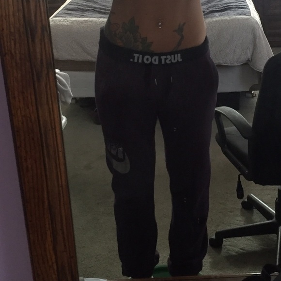 💙NOBLE PURPLE 💙 Nike Leg a See Metallic Sweats⭐️ - Picture 4 of 4