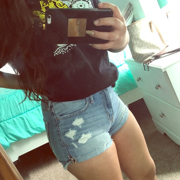 Hi waist Hollister shorts ✨❣ MAKE OFFERS !!