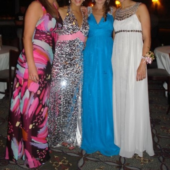 Prom dress - Picture 2 of 3