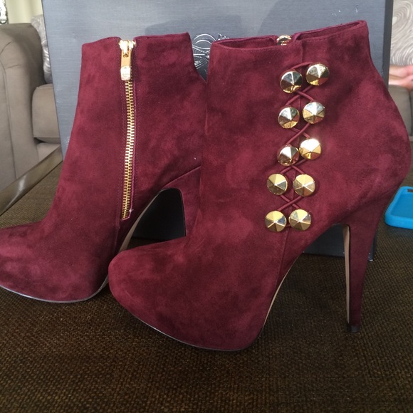 Vince Camuto Shoes - NEW burgundy suede heeled booties "Jardine" ruby