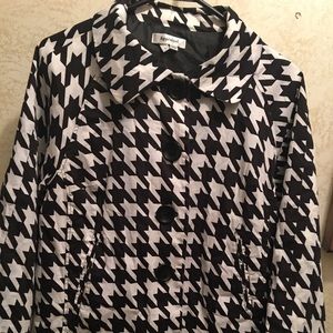 Houndstooth swing jacket. Size Large.