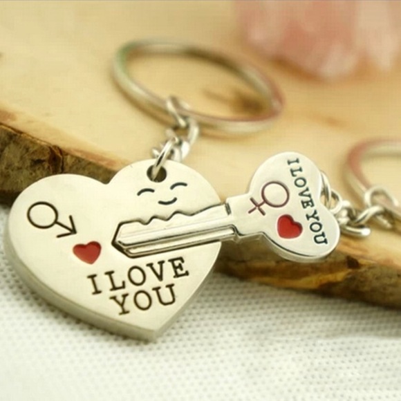 Key couple hearts