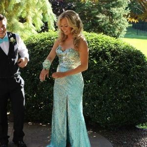 JOVANI SEQUIN PROM DRESS💙