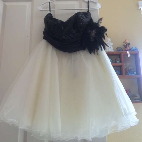 Dress - Picture 1 of 3