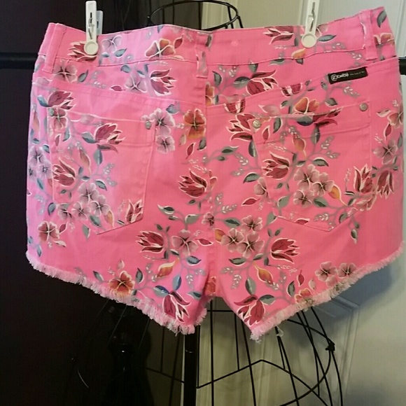 DONATED Floral Denim Shorts sz 9 - Picture 2 of 3