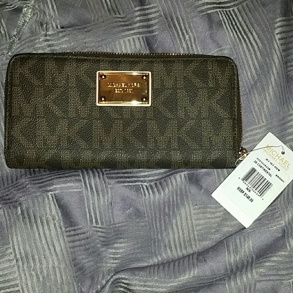Michael Kors Logo Wallet!