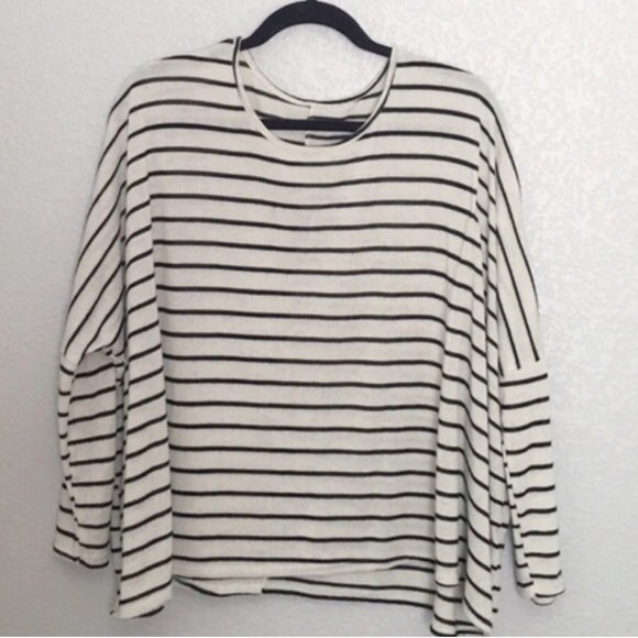 STRIPE BATWING TOP - Picture 5 of 5