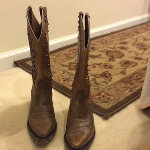 Arait Cowboys boots. Snip toe.