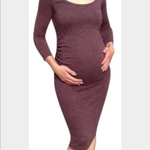 Maternity👶🏽 Fitted maroon maternity dress.