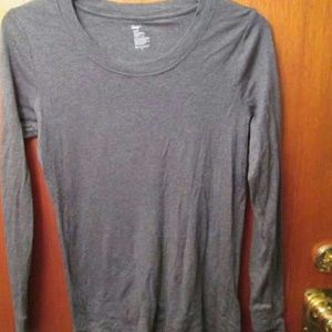 Gray Gap long Sleeve shirt