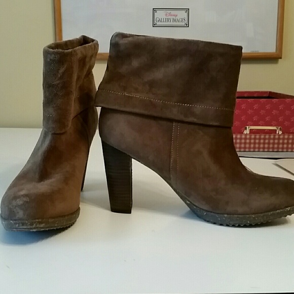 Heeled ankle boots - Picture 2 of 3