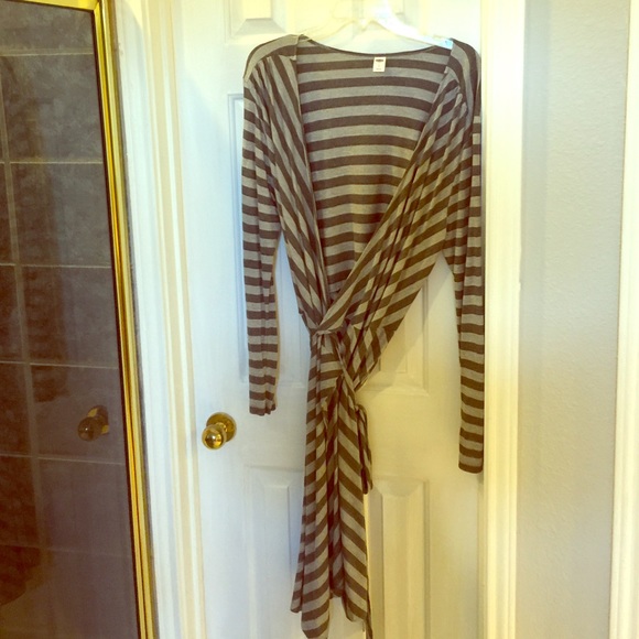 Maternity👶🏽 Long sleeve wrap maternity dress