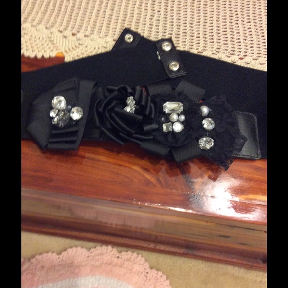 Black stretchy belt