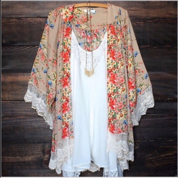 ⚡️FLASH SALE-Ready to ship- floral and lace kimono