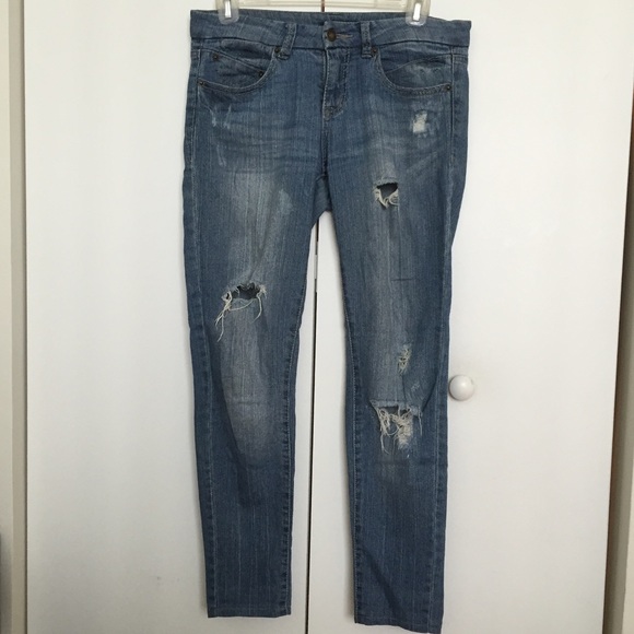 Forever 21 distressed jeans size 26