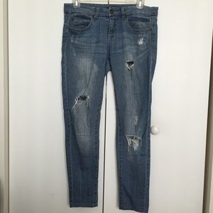 Forever 21 distressed jeans size 26