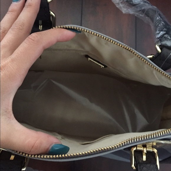 Handbag - Picture 2 of 3