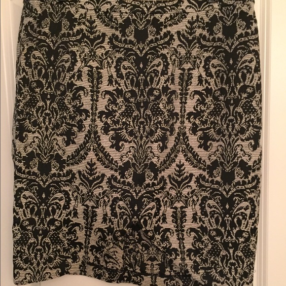 Forever 21 Black and White Floral Skirt