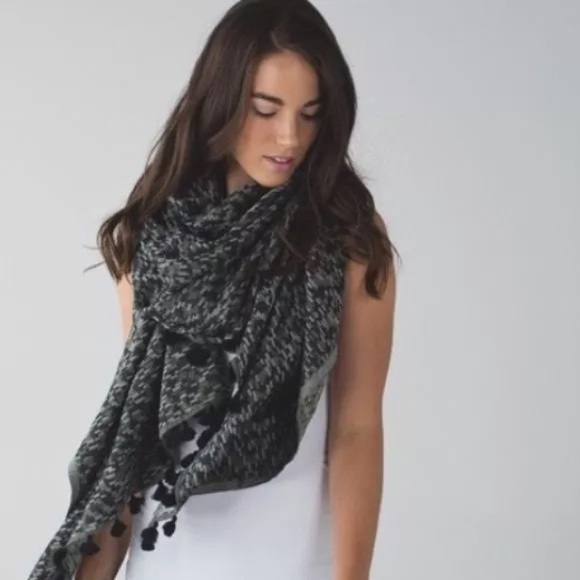 Lulu Sun to Moon Wrap Scarf Desert Olive/Black
