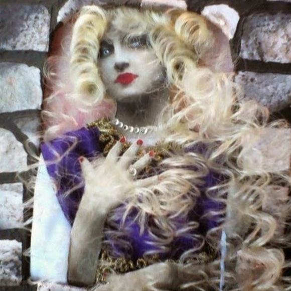 Meet your Posher, Deborah - Picture 2 of 2