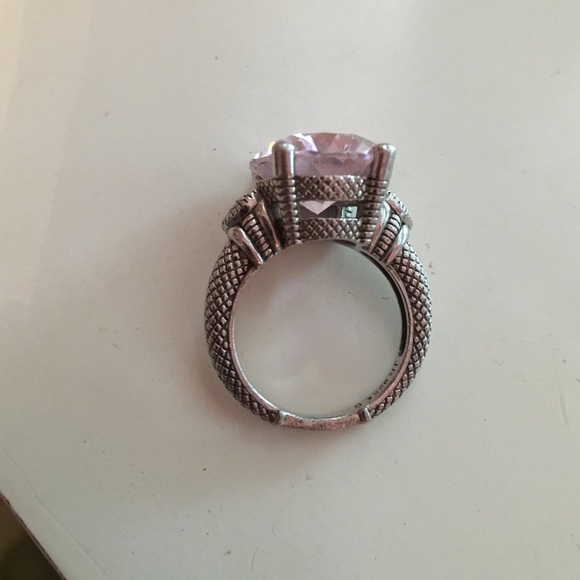 Judith Leiber gorgeous statement ring - Picture 2 of 2