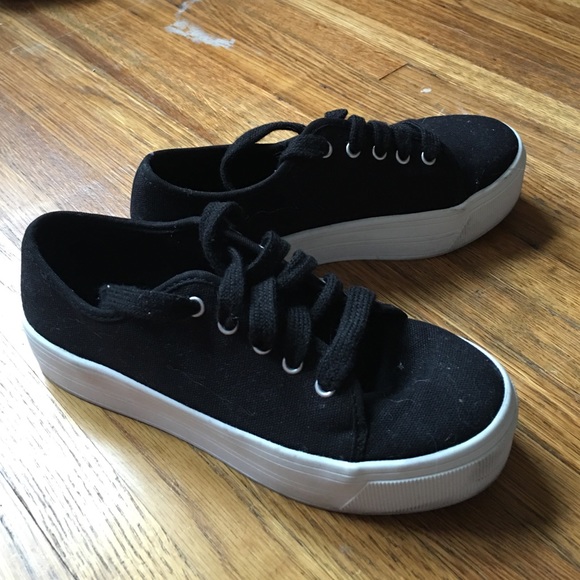 Forever 21 black platform sneakers! Size 6