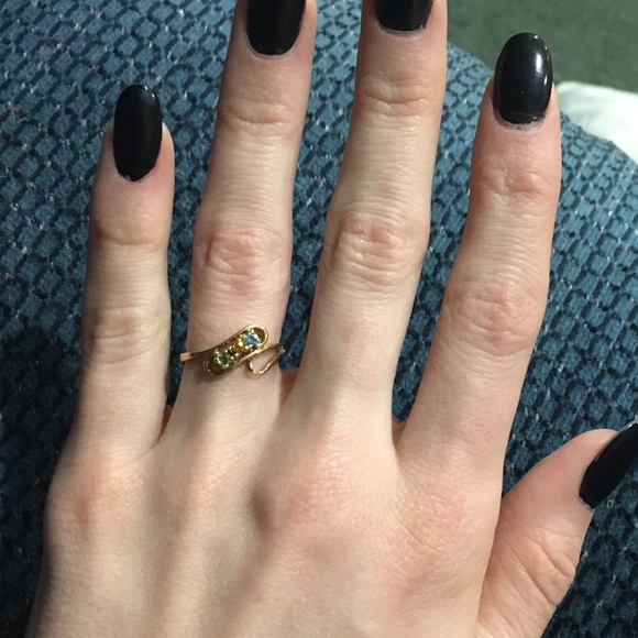 BEAUTIFUL MULTI STONE RING - Picture 2 of 2