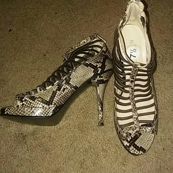 **Nine West snakeskin sandals**