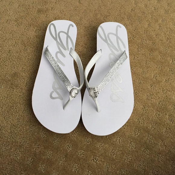 Guess Flip Flops