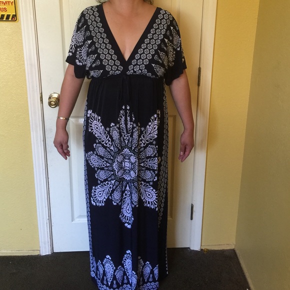 Med-Large, Size 8-10 Navy Blue Printed Maxi Dress