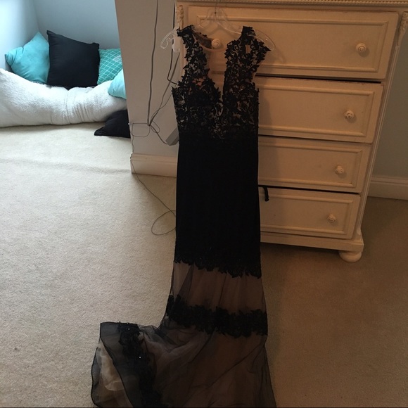 Prom dress - Picture 2 of 4