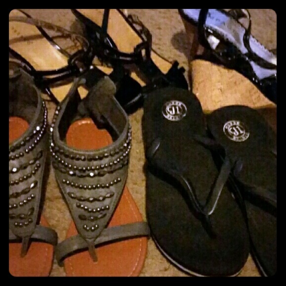 Bundle of Sandals & flip flops (make me an offer!)