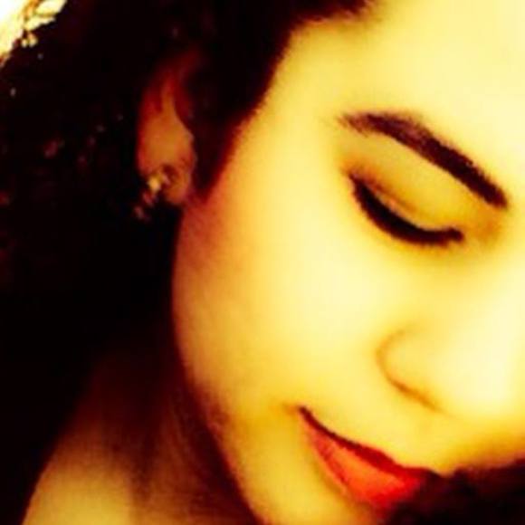 Meet your Posher, Laura - Picture 1 of 1