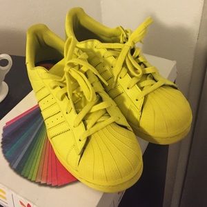Neon addidas