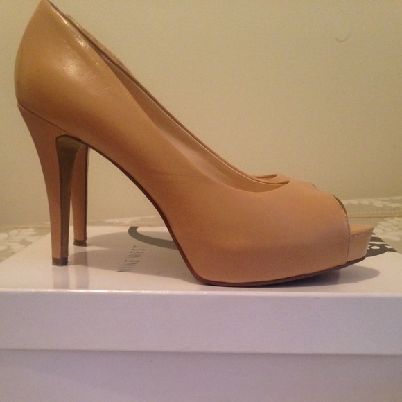 Nine west real leather peep toes in nude