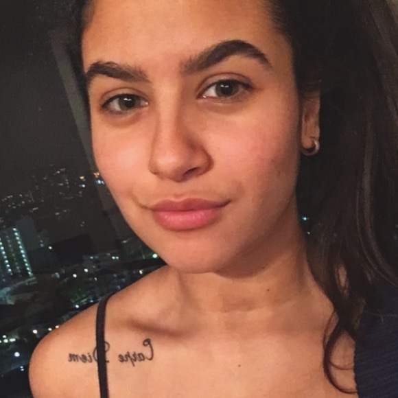 Meet your Posher, Beatriz