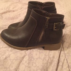 NWOT Brown low topped boots