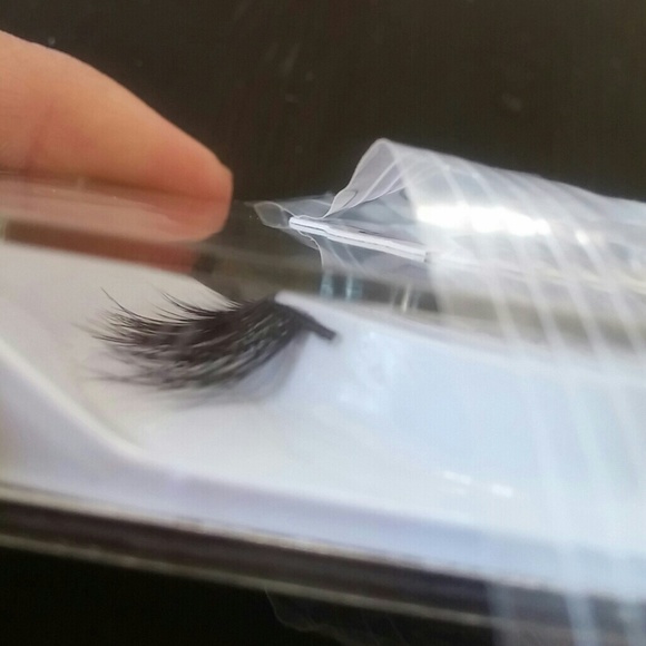 MINK LASHES - Picture 2 of 3