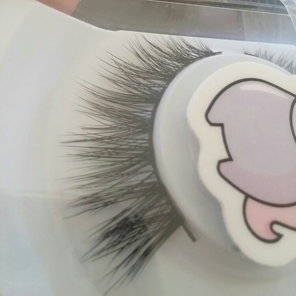 MINK LASHES - Picture 3 of 3