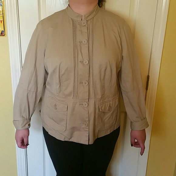 Button-down chinese collared khaki jacket