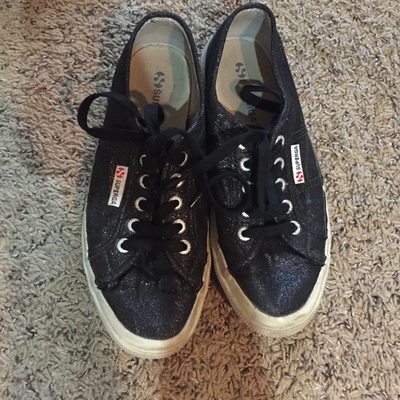 Black sparkly supergas