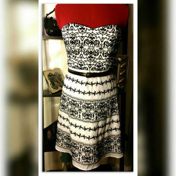 WHBM summer gorgeous embroidery strappy dress!