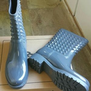 Rain boots grey