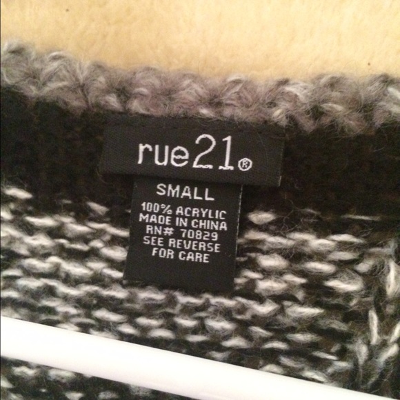 Rue 21 sweater with pockets
